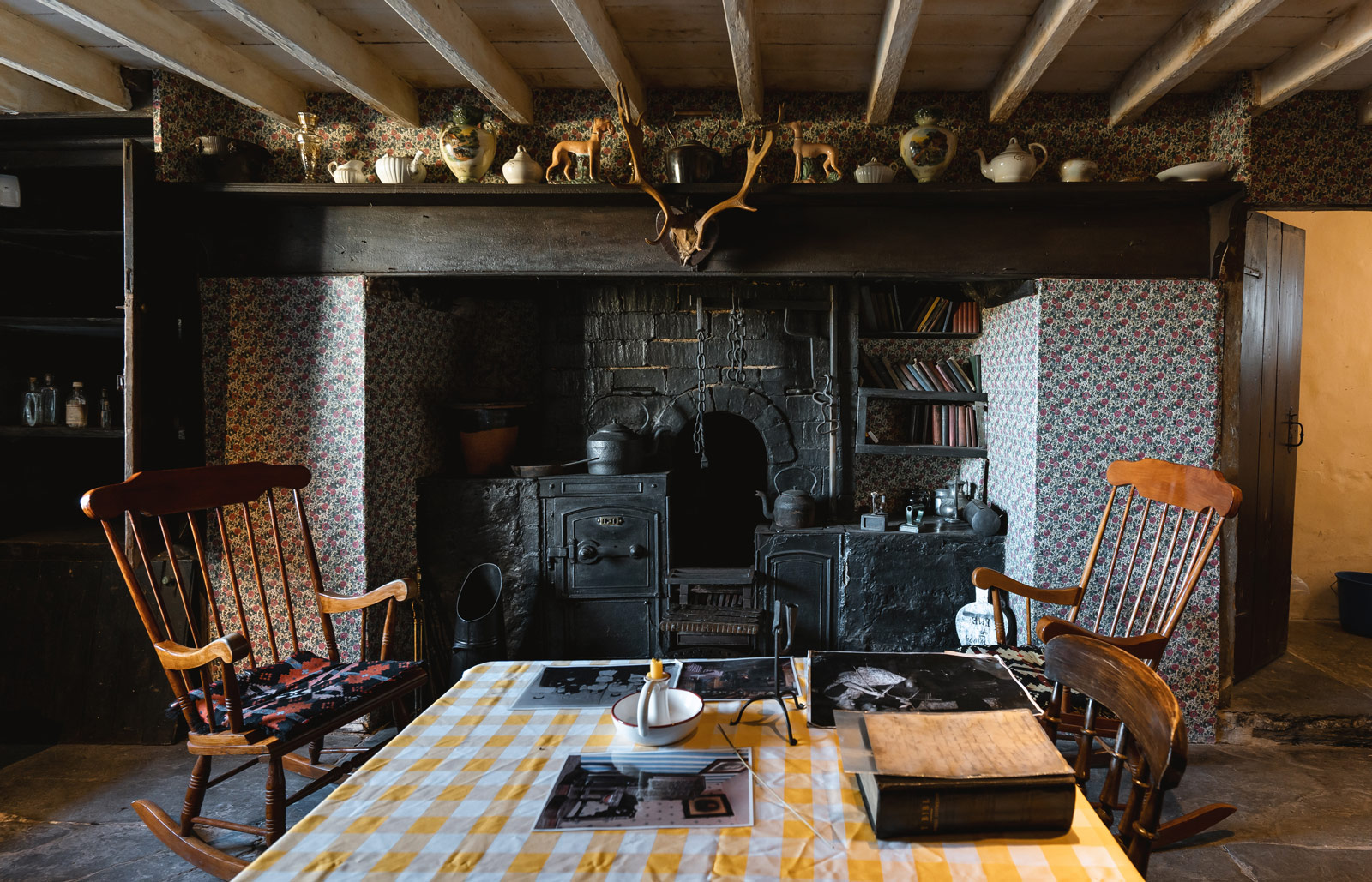 Yr Ysgwrn's stove and fireplace with two rocking chairs either side
