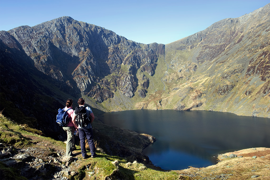 The National Park Authority, The School of Welsh at Cardiff University and the Welsh Language Commissioner work in collaboration to standardise a list of Eryri’s lake names